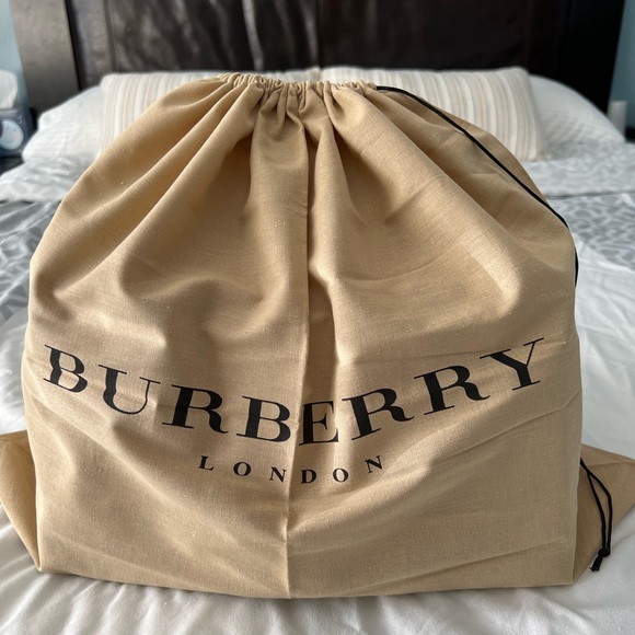 SOLD‼️ Burberry Nova Check Satchel - Picture 7 of 9